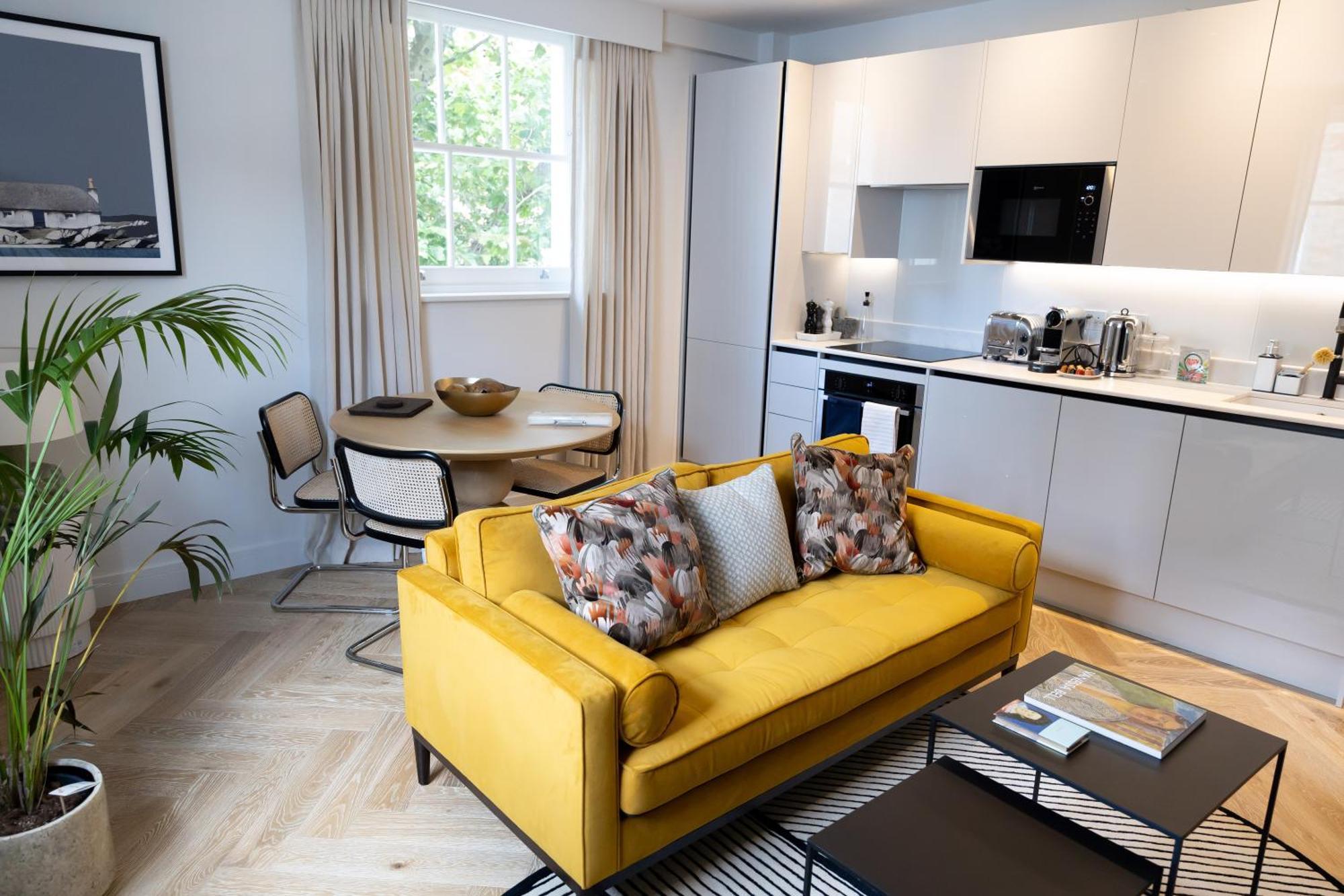 Modern, Stylish Newly Refurbished 2nd Floor In Fitzrovia * Лондон