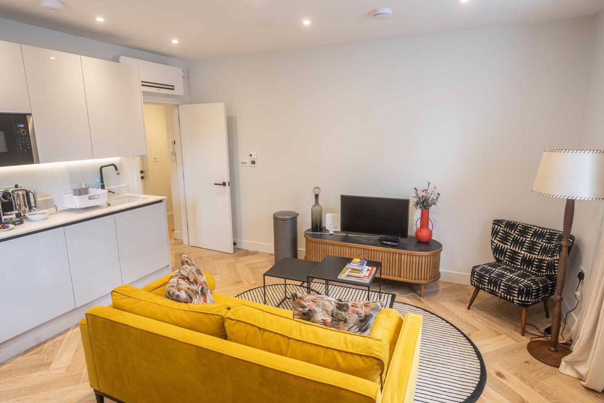 Апартаменты Modern, Stylish Newly Refurbished 2nd Floor In Fitzrovia Лондон