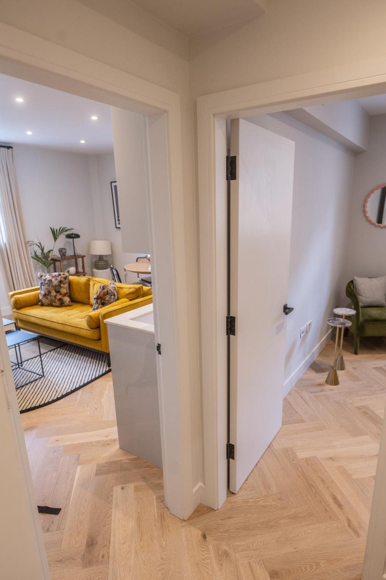 Modern, Stylish Newly Refurbished 2nd Floor In Fitzrovia Апартаменты