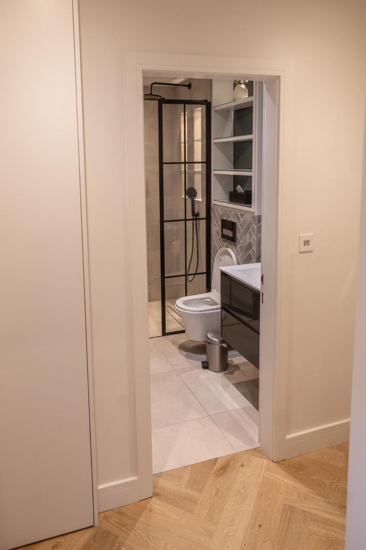 Modern, Stylish Newly Refurbished 2nd Floor In Fitzrovia Апартаменты Лондон