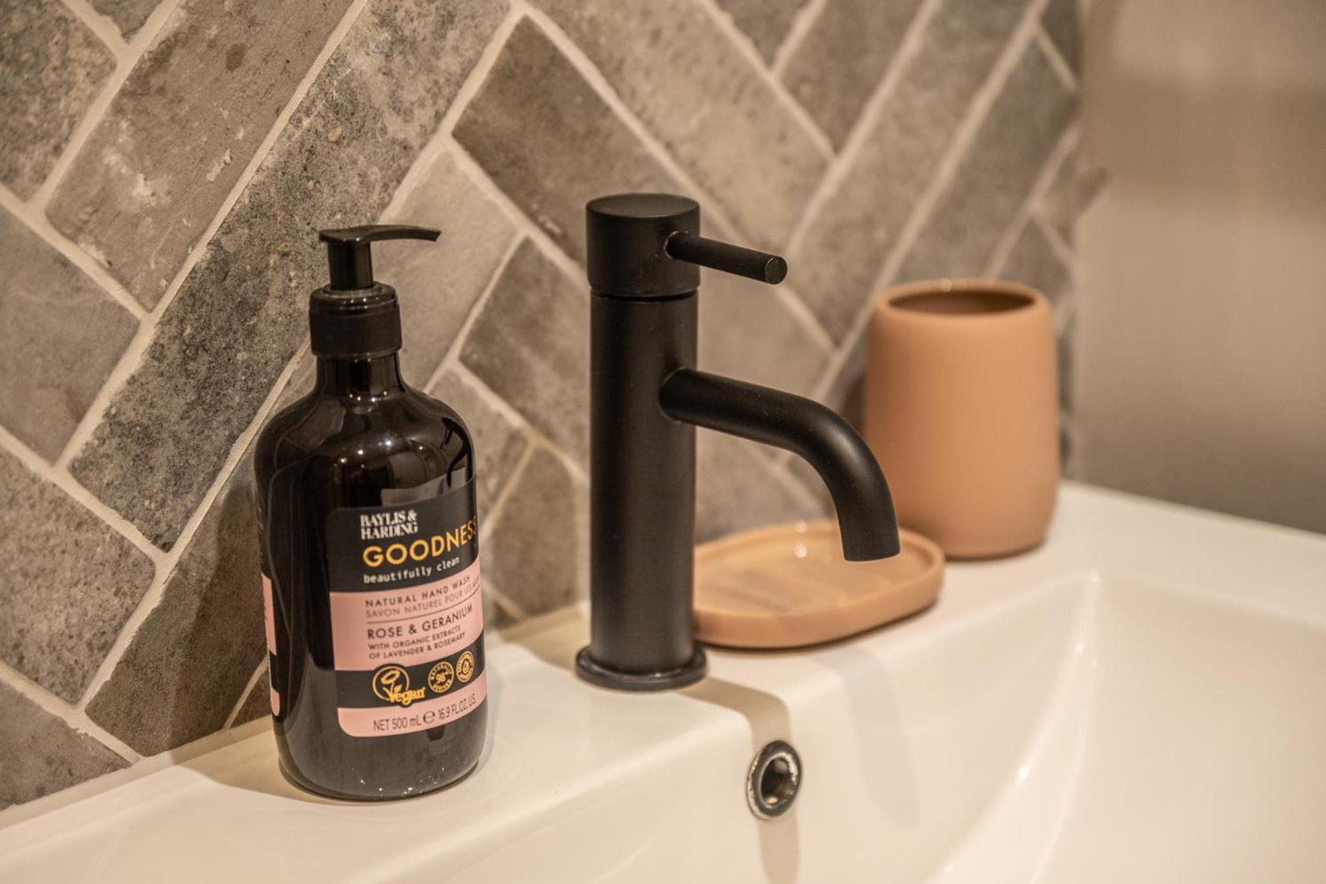 Апартаменты Modern, Stylish Newly Refurbished 2nd Floor In Fitzrovia