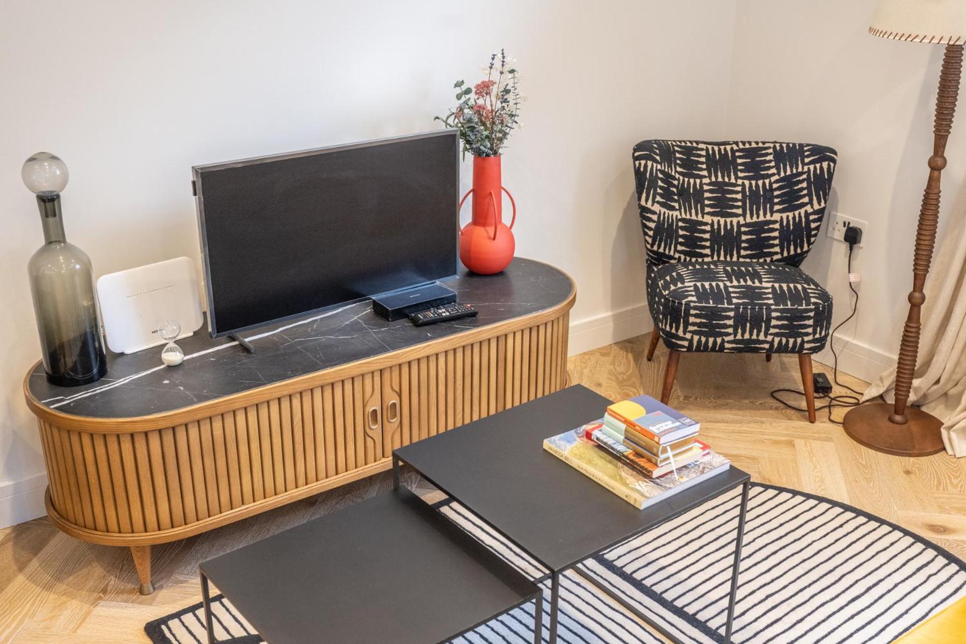 Modern, Stylish Newly Refurbished 2nd Floor In Fitzrovia Апартаменты Лондон