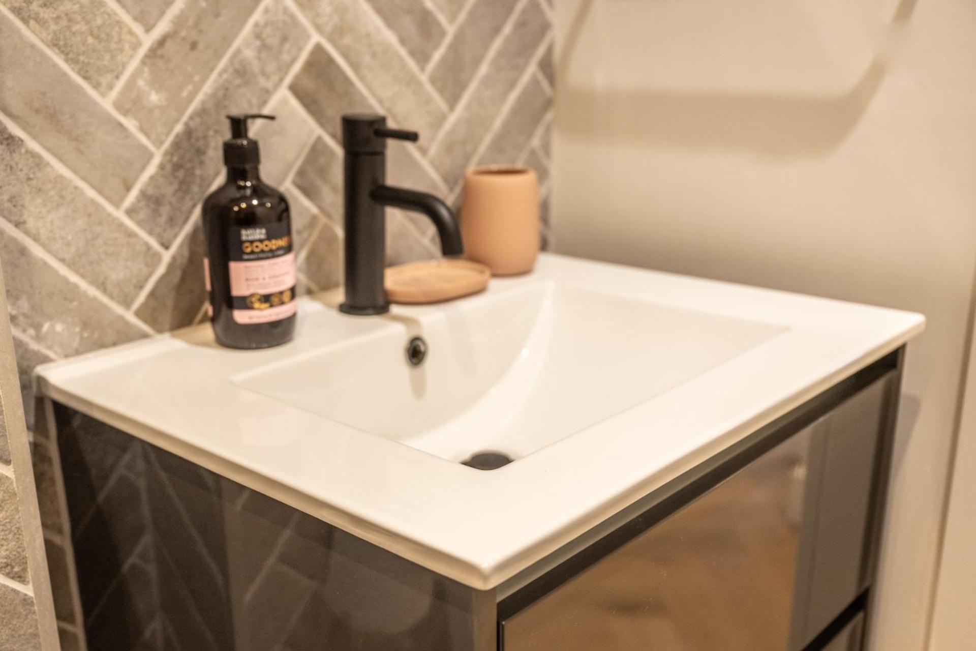 Modern, Stylish Newly Refurbished 2nd Floor In Fitzrovia Апартаменты