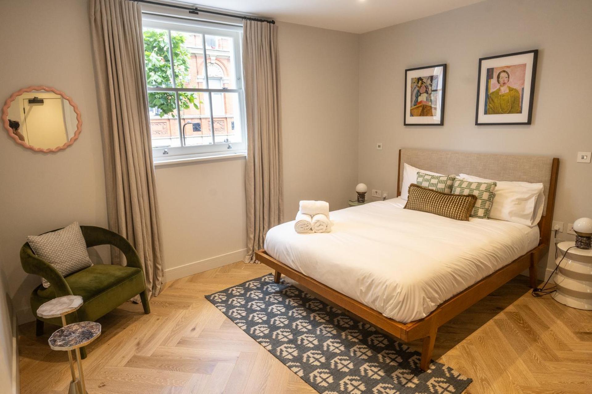 Modern, Stylish Newly Refurbished 2nd Floor In Fitzrovia Лондон